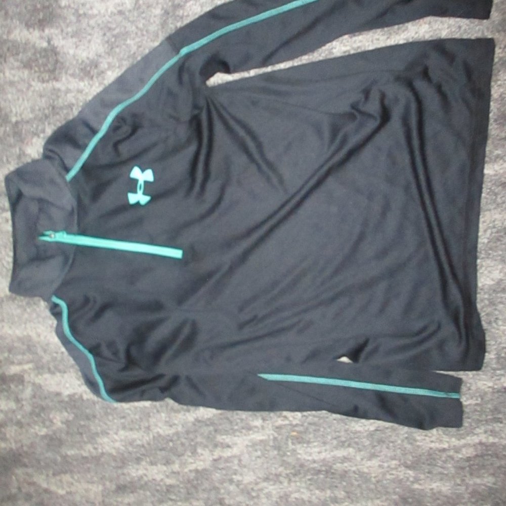 under armour girls or boys loose fit black and green youth lg